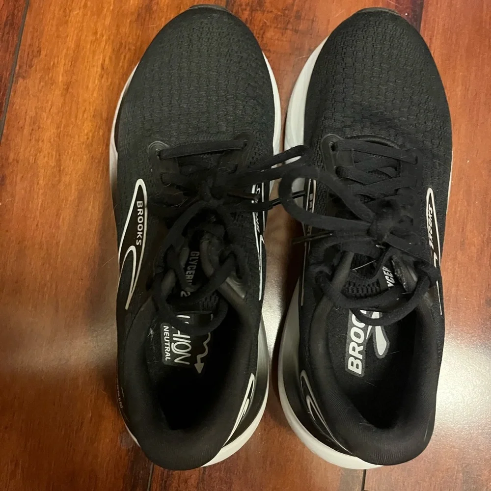 Brooks Women’s Black and White Running Sneakers - Picture 4 of 4